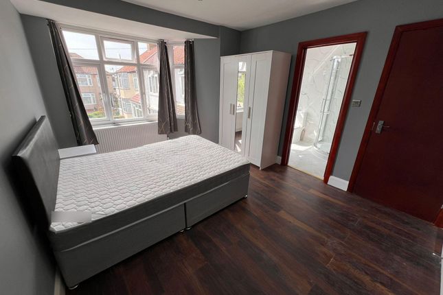 9, Thornley Drive, Harrow photo 2