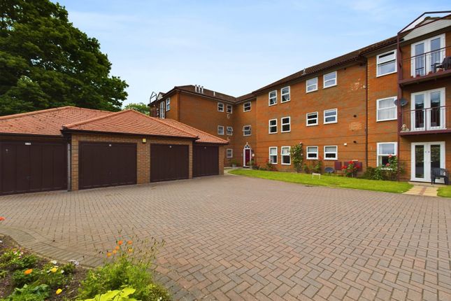 Thumbnail Flat for sale in Tollhouse Drive, Worcester, Worcestershire
