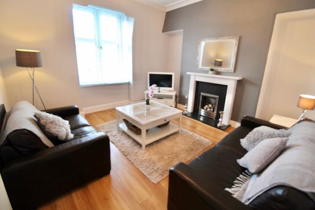 Thumbnail Flat to rent in Wallfield Place, Top Floor