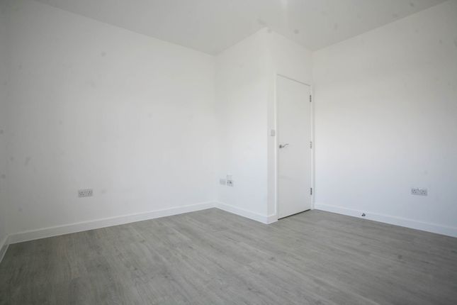Cranbrook Road, Ilford photo 5
