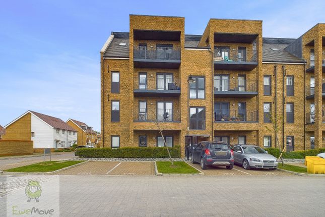 Flat for sale in Knights Templar Way, Strood, Rochester