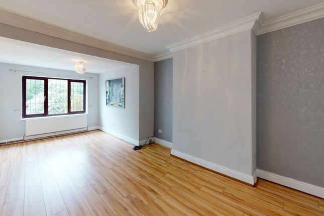 25, Ashfield Drive, Bradford photo 4