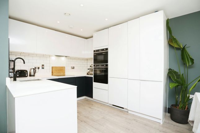Flat for sale in 168 Queens Road, Peckham