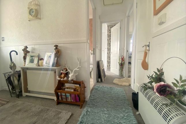 14 The Sycamores, Woodbine Close, Waltham Abbey photo 2