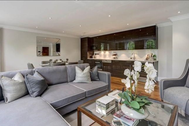 Flat 34, Garden House, Kensington Gardens Square, London photo 3