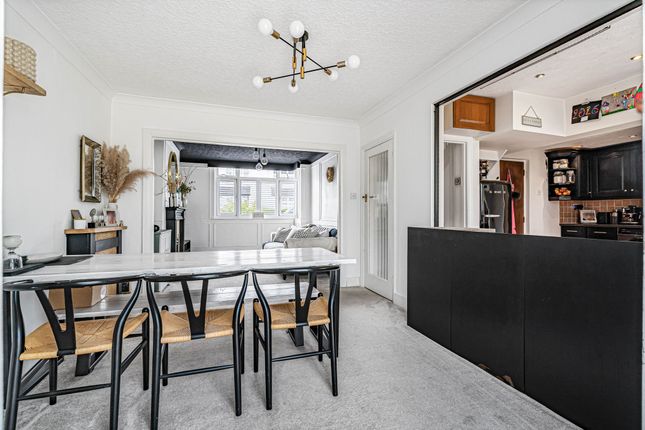 8 Oakhill Road, Ashtead photo 3