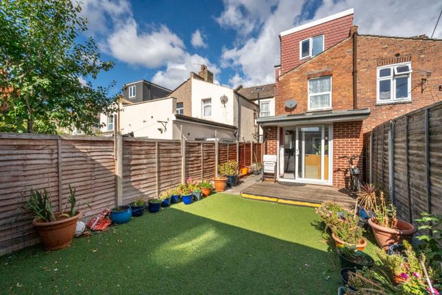 Knotts Green Road, Leyton photo 4