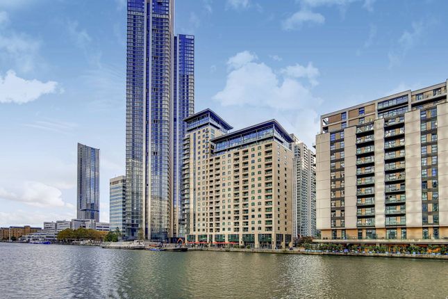 Thumbnail Flat for sale in Discovery Dock Apartments East, Canary Wharf, London