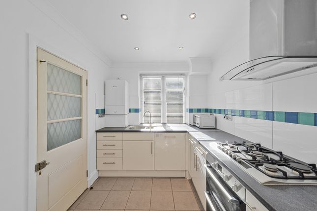 Flat 8, Exeter House,, Putney Heath, Putney photo 4