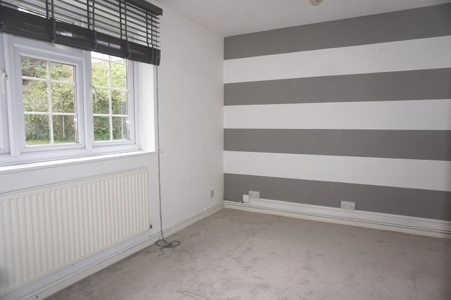37, Sopwith Avenue, Chessington photo 5