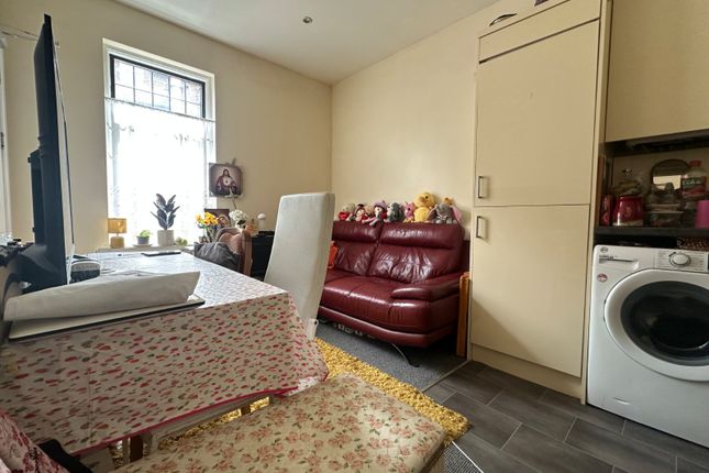 Flat 2, 17, Ethelbert Square, Kent photo 2