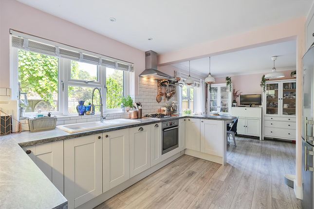 3 Lovelace Cottages,, St. Martins Close, East Horsley photo 4
