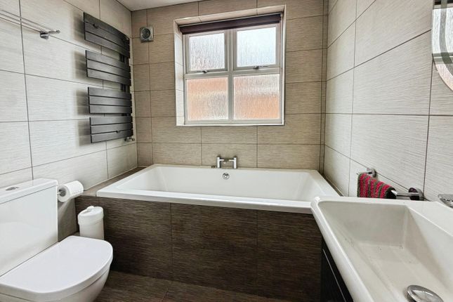 6, Malvern Avenue, Hindley Green photo 3