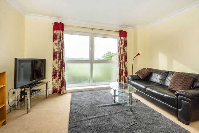 Flat to rent in Perivale Lane, Perivale, Greenford
