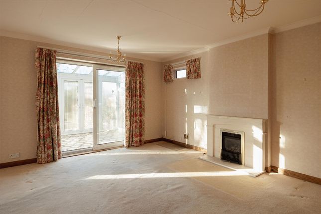 1, Bushetts Grove, Redhill photo 2
