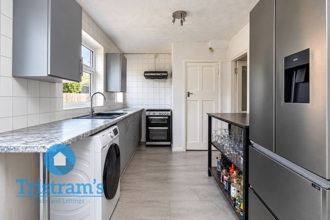 18, Deepdene Way, Nottingham photo 4