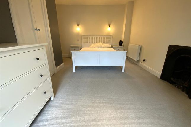 Flat to rent in Alfred Terrace, Hillhead, Glasgow