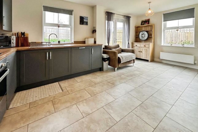 7, Green Meadow Close, Saltash photo 4