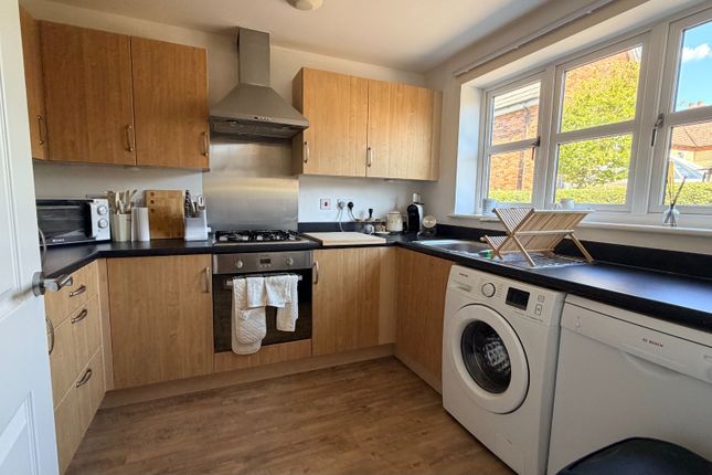 11, The Village Close, Bicester photo 2
