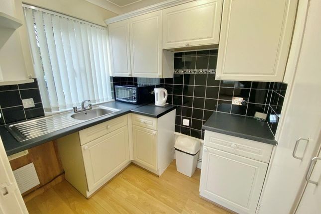 Flat 10, Lucerne, Torquay photo 2