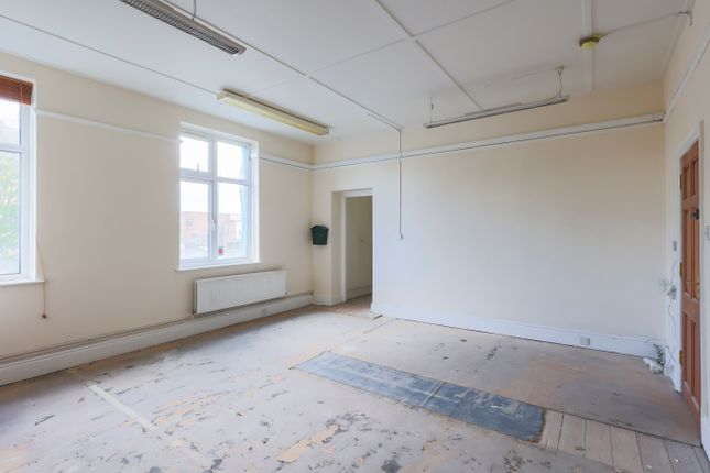 Office to let in Holloway Road, London