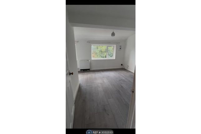 Calbroke Court, Calbroke Road, Slough photo 3