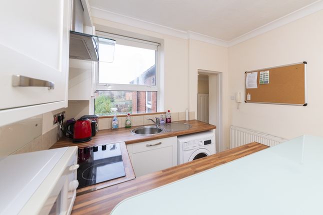 Flat to rent in Woodbridge Road, Guildford