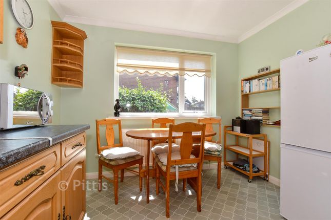 9, Kestrel Close, Sandown photo 4