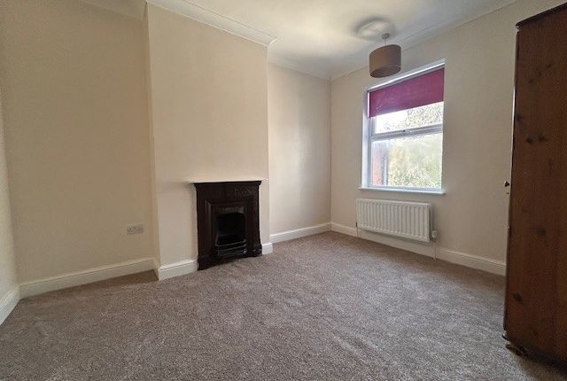 249, Luton photo 2