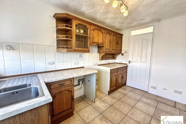 31 Cefn Glas, Tredegar photo 5