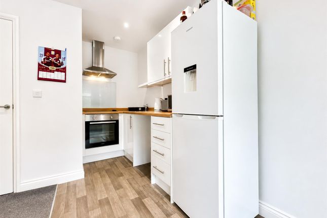7, Bolton Court, Brixham photo 3