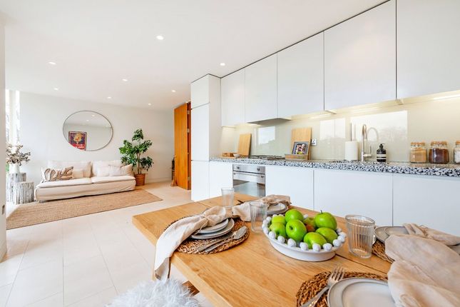 Thumbnail Flat to rent in Latitude House, Oval Road, London