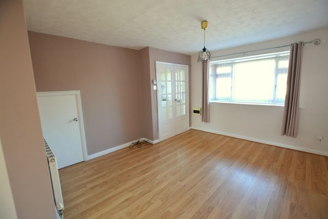 17, Chestnut Gardens, Manchester photo 5