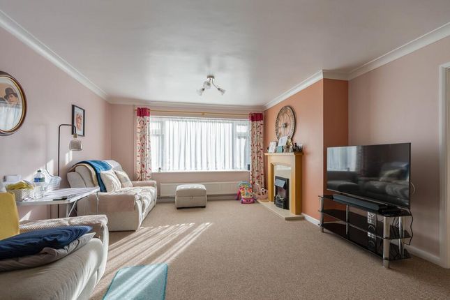 2, Willow Drive, Kings Lynn photo 2