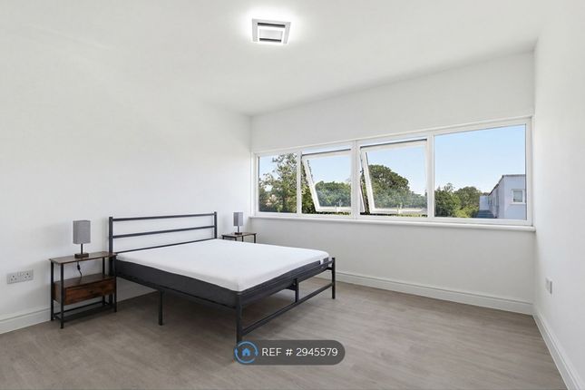 Kent Close, Mitcham photo 2