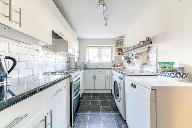Flat 2, Marlborough Court 2a Birdhurst Road, South Croydon photo 4