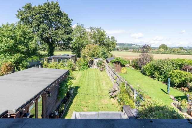 32, Glenfield Road, Betchworth photo 3