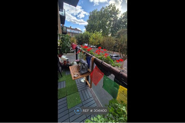 Apartment  Stanton House  Rotherhithe Stre, London photo 2