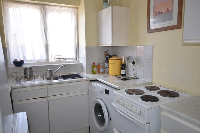 33, Pempath Place, Wembley photo 2