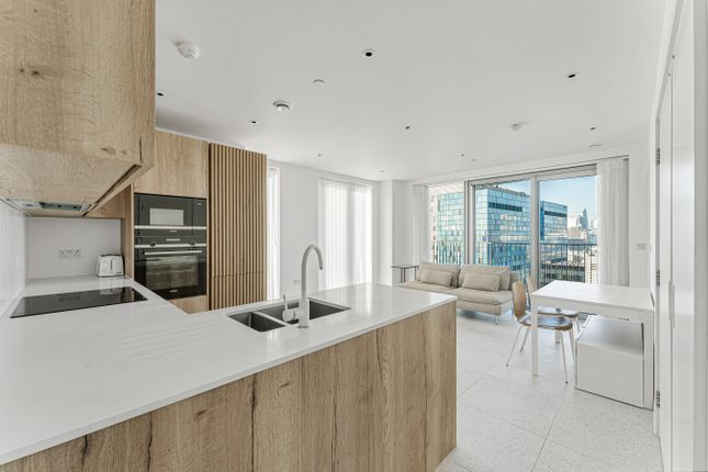 5 Tapestry Way, London photo 2