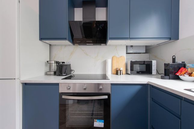 Flat 17, Robertson House, Tooting Grove, Tooting photo 3