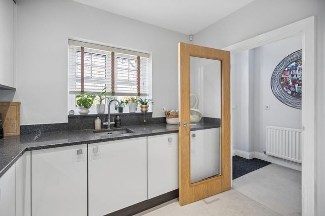 4 Payton Gardens, Cookham, Berkshire photo 4