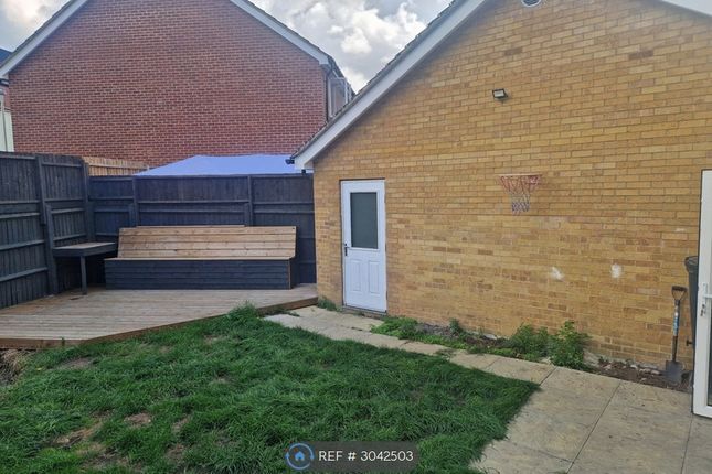 Colburn Way, Grays photo 3