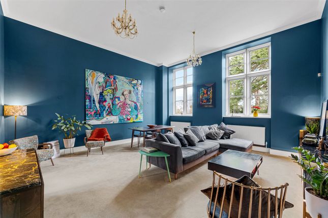 2-bed flat on Flat 12, Lavender Court,, Lavender Close, Surrey, £450,000