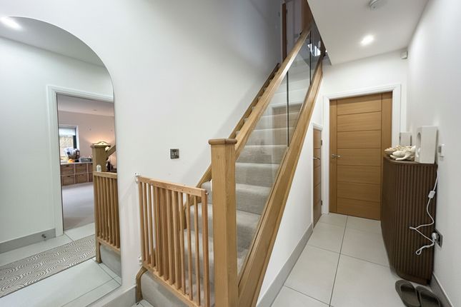 2 Belfry View, Manchester photo 2
