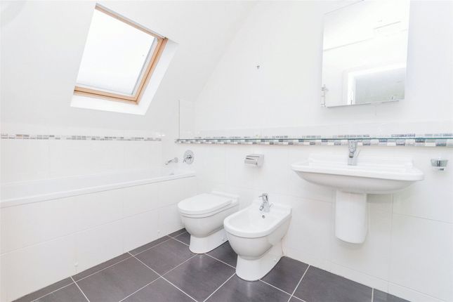 Flat for sale in Moss Lane, Sale, Greater Manchester