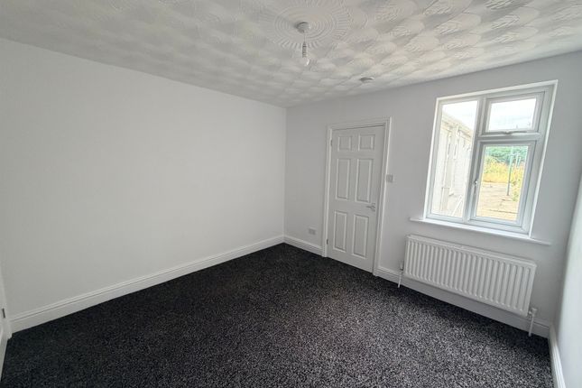 30, Gladstone Street, Peterborough photo 4