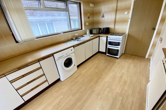 10, Garnlwyd Close, Swansea photo 4