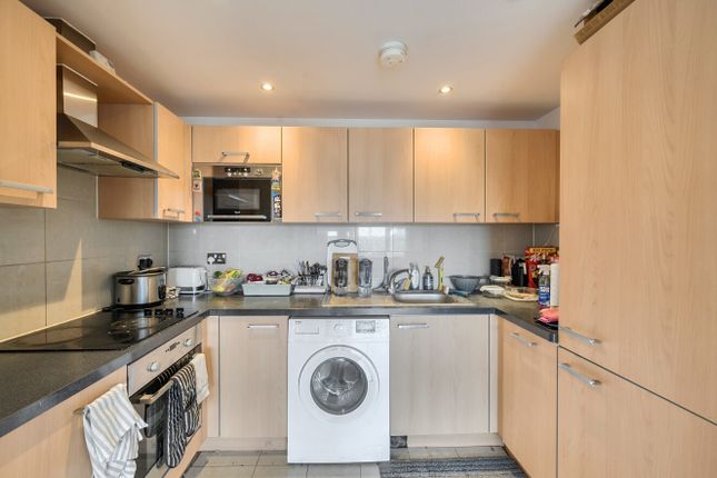 Flat 48, Warneford Court, 10, Mannock Close, Colindale photo 4