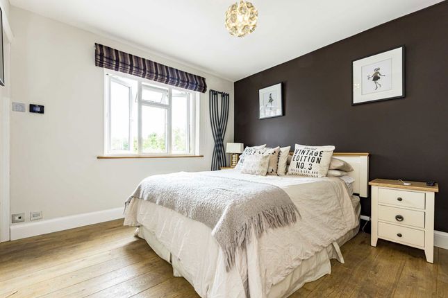 Esher Road, East Molesey photo 3